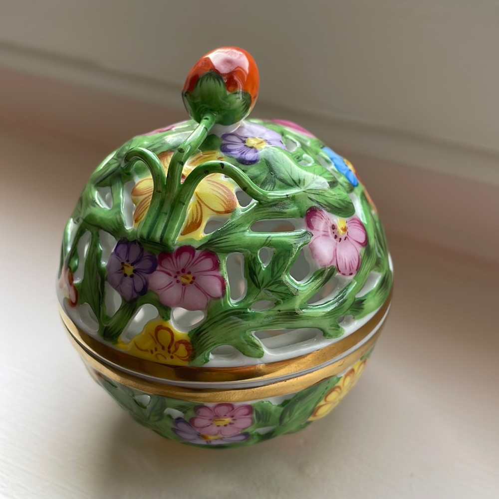 Herend Strawberry Finial Openwork Ball - Interlocking porcelain vines